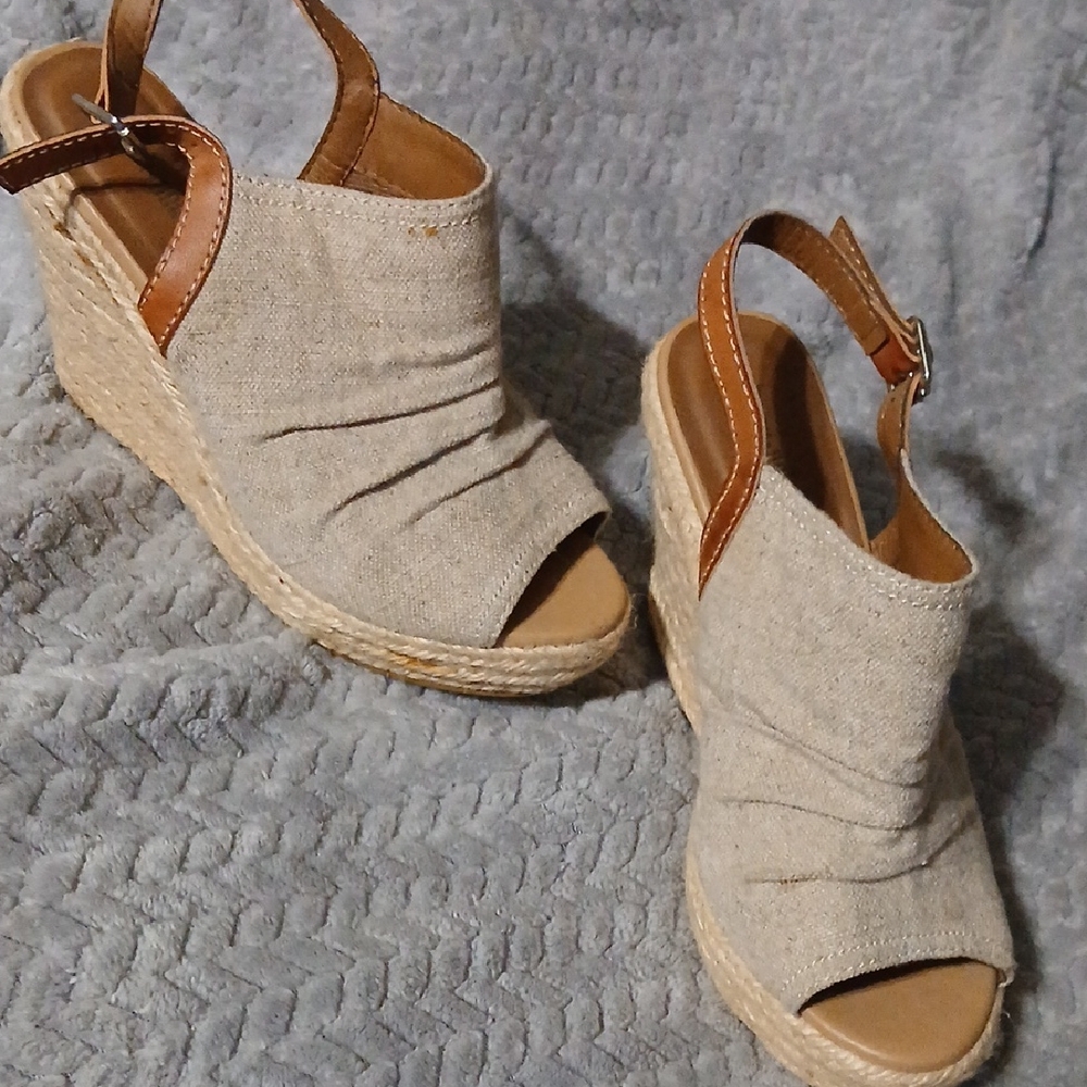 Elegant Beige Wedge Sandals